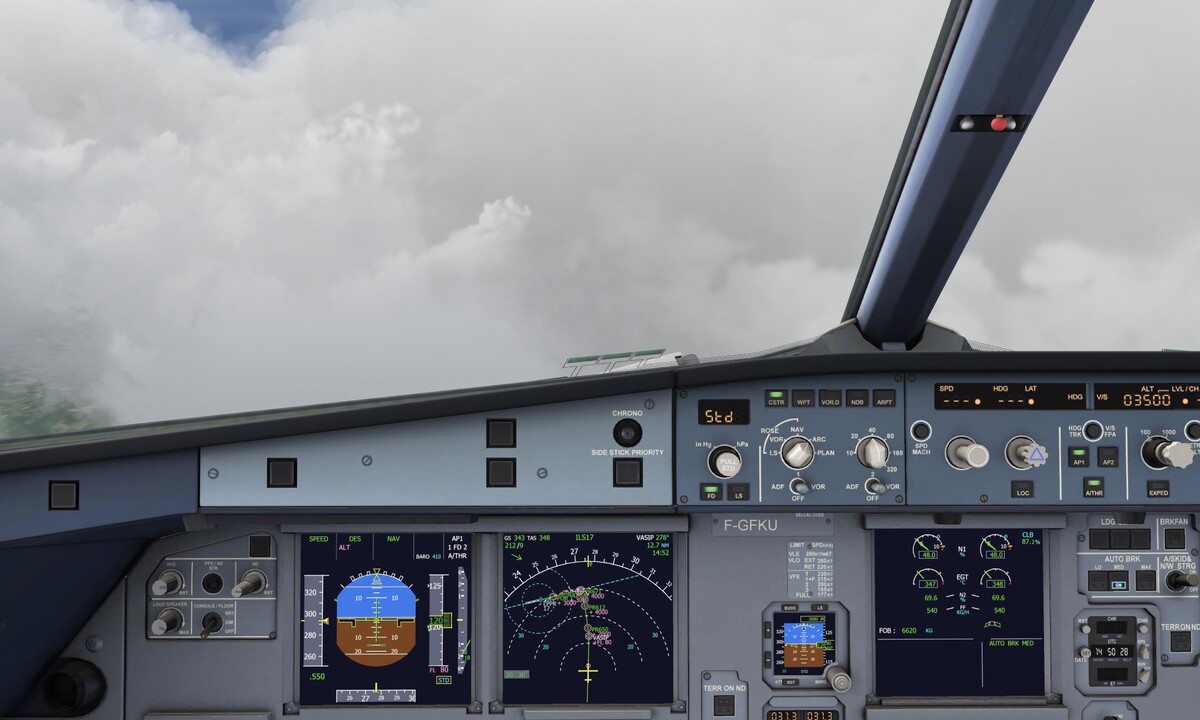 Aerofly FS 2022 / Entering into the clouds