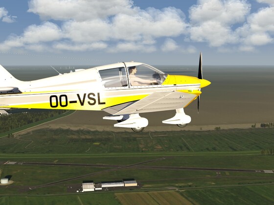 DR400 Gliding back to nest